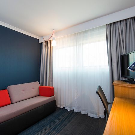Holiday Inn Express Taunton East By Ihg Bagian luar foto