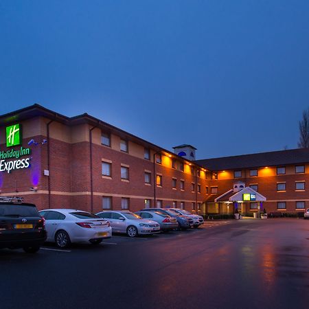Holiday Inn Express Taunton East By Ihg Bagian luar foto