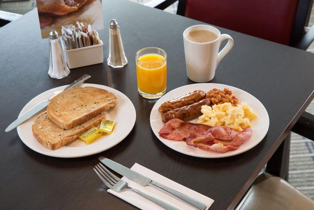 Holiday Inn Express Taunton East By Ihg Bagian luar foto