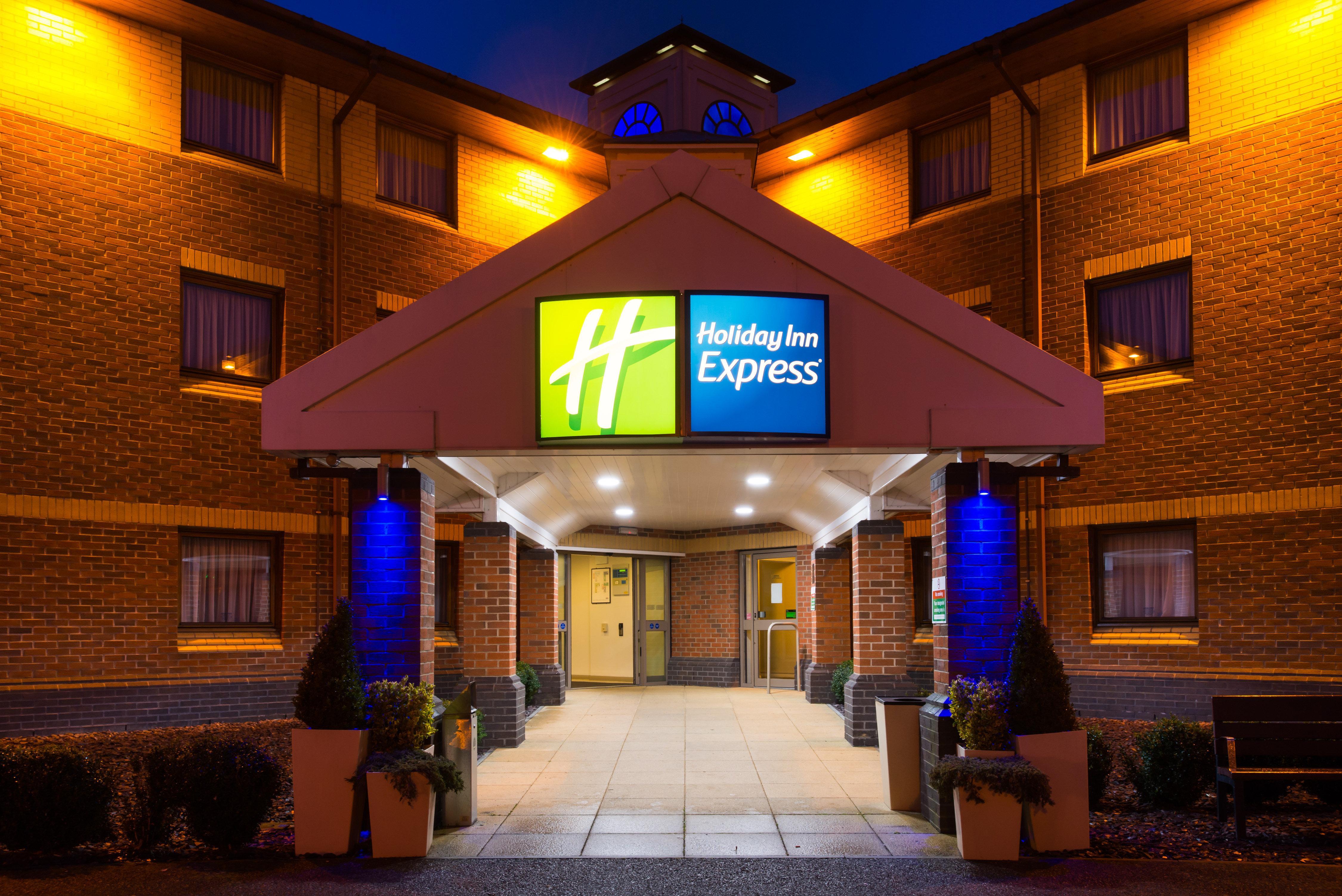 Holiday Inn Express Taunton East By Ihg Bagian luar foto