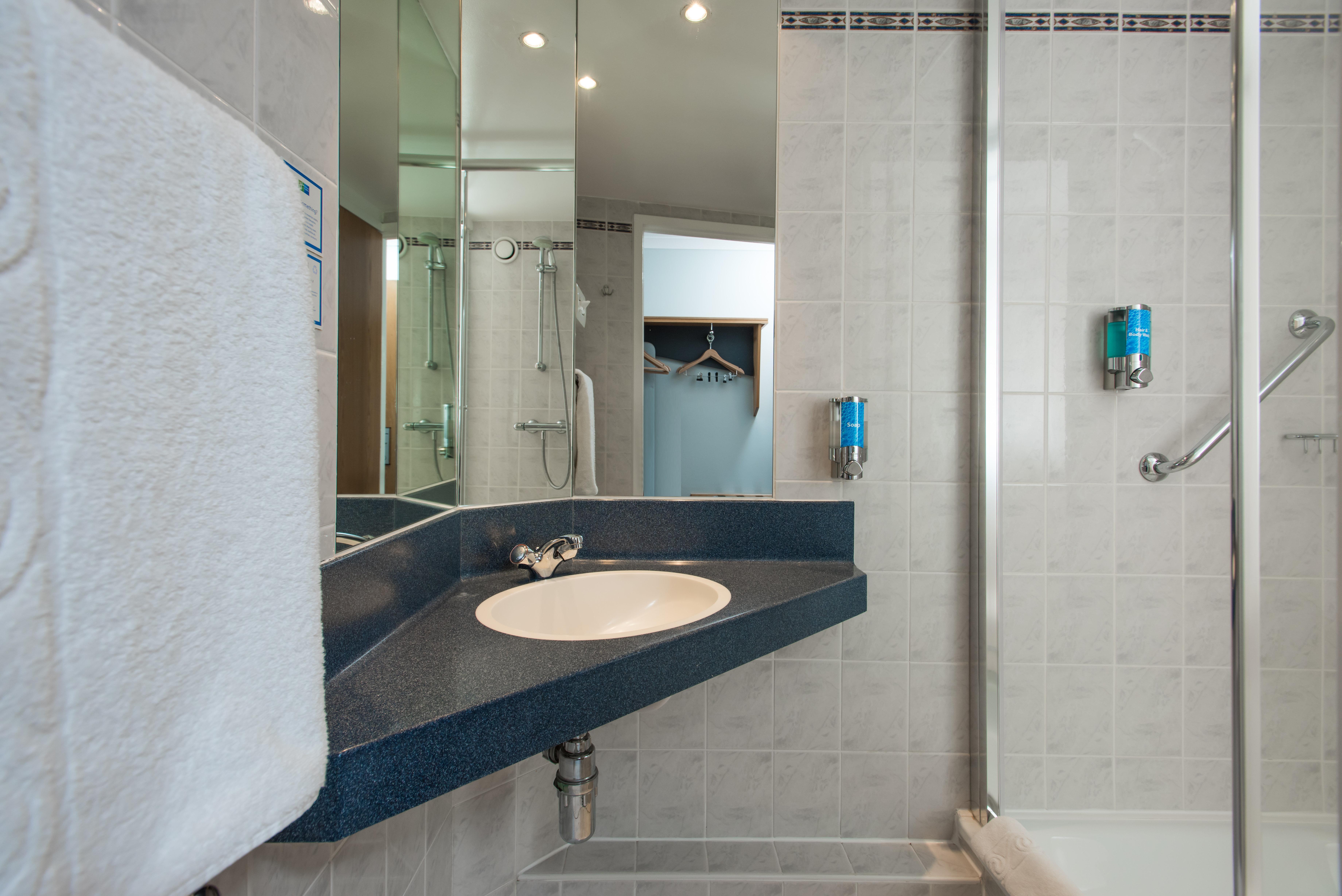 Holiday Inn Express Taunton East By Ihg Bagian luar foto