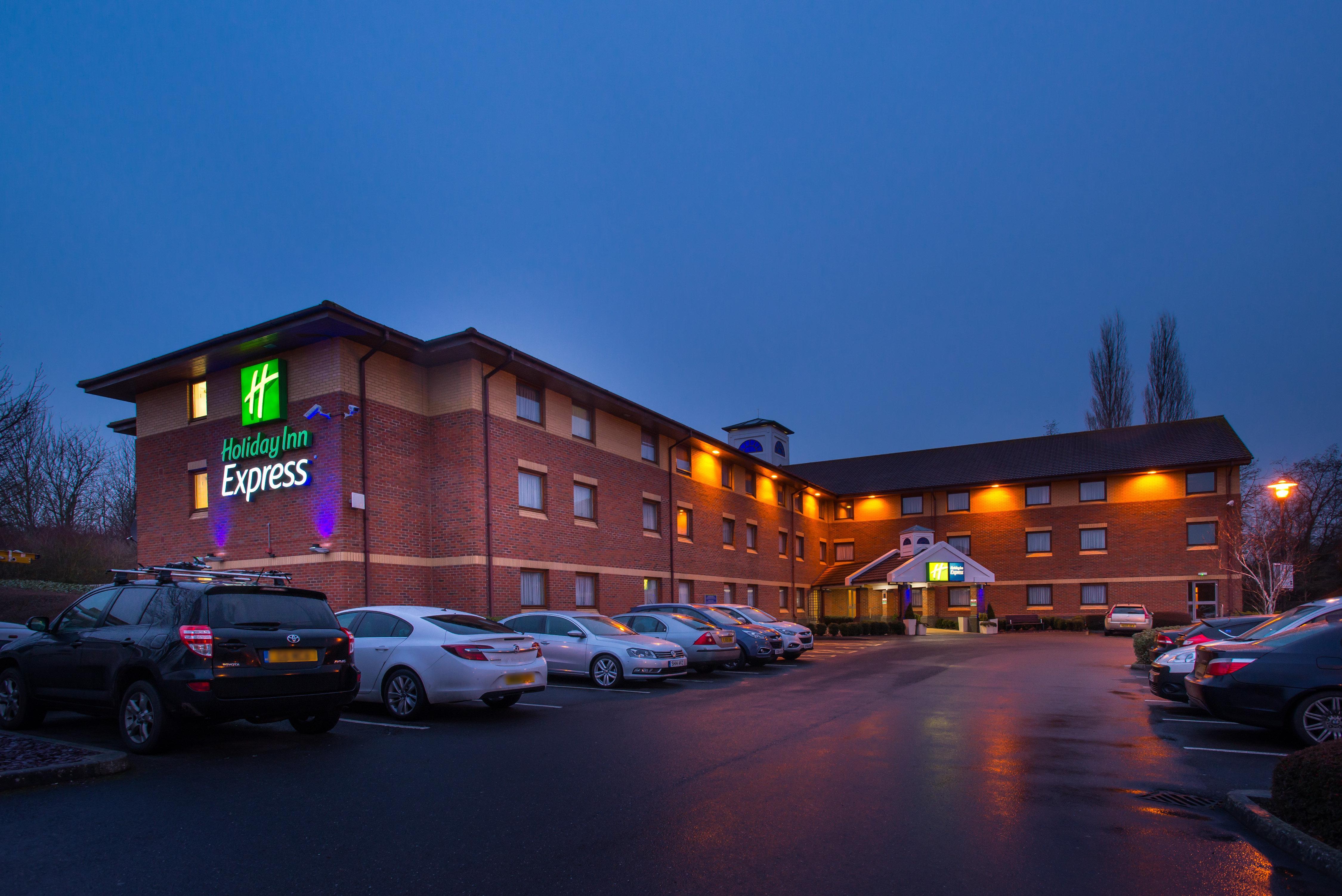 Holiday Inn Express Taunton East By Ihg Bagian luar foto