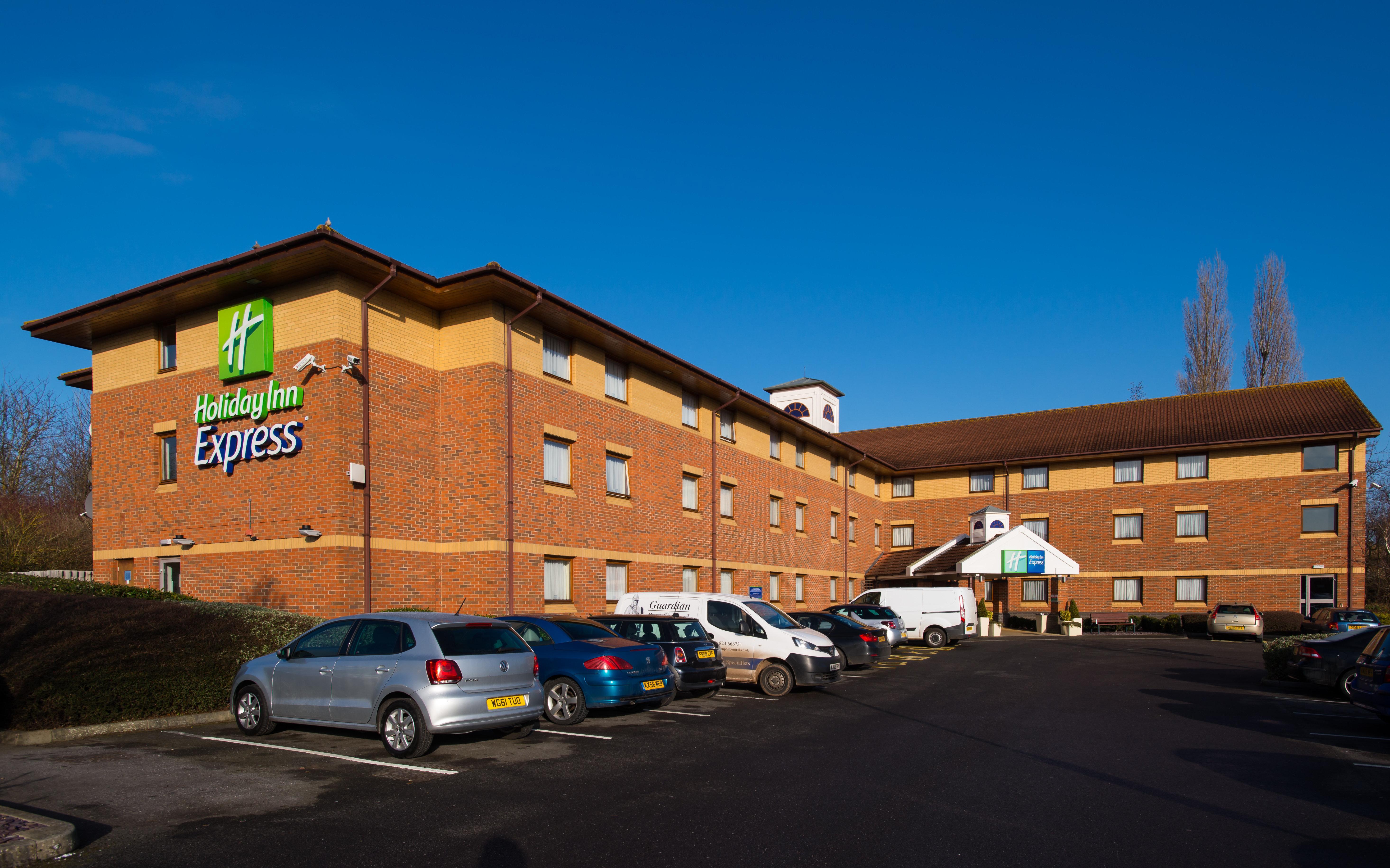 Holiday Inn Express Taunton East By Ihg Bagian luar foto
