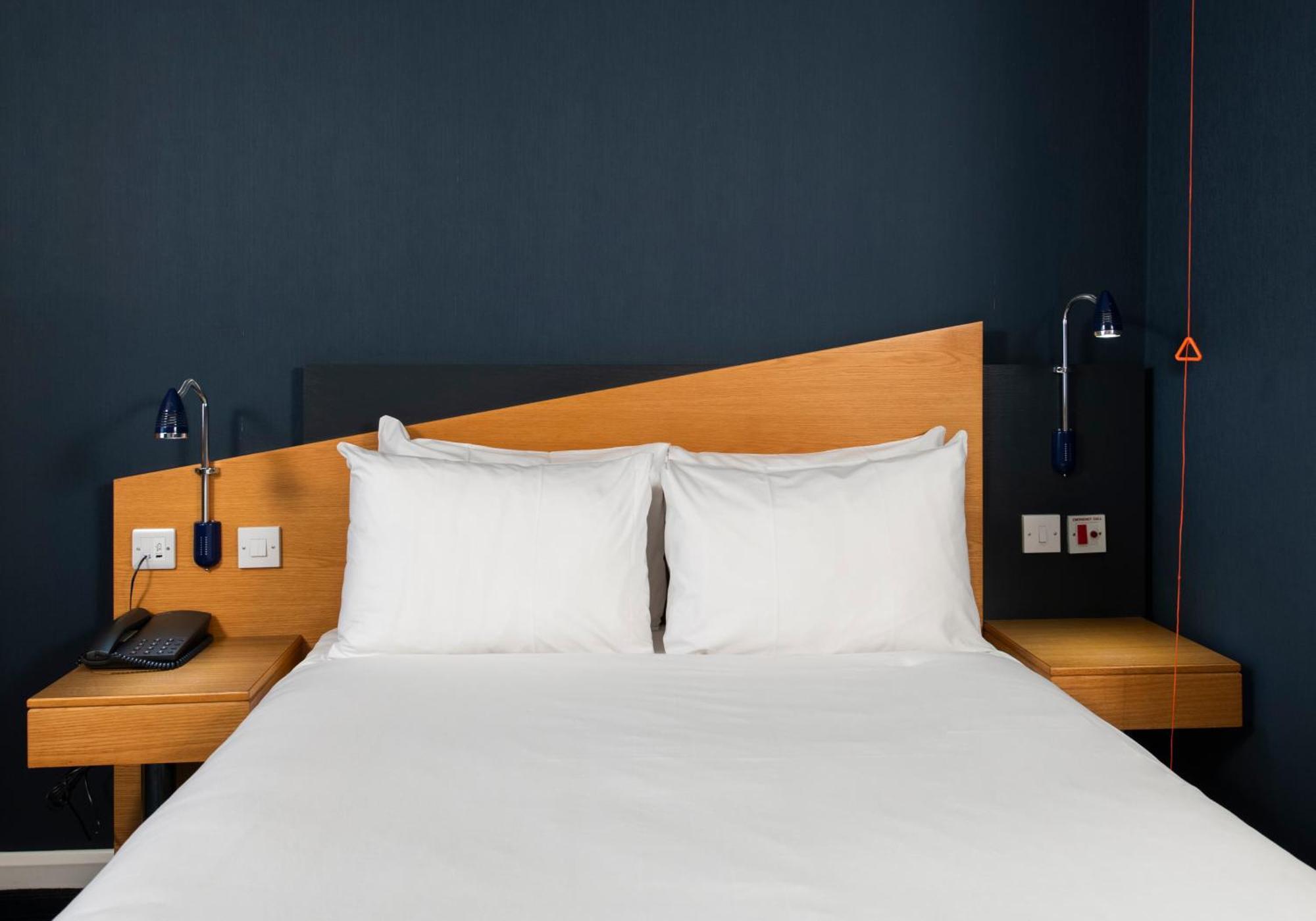 Holiday Inn Express Taunton East By Ihg Bagian luar foto
