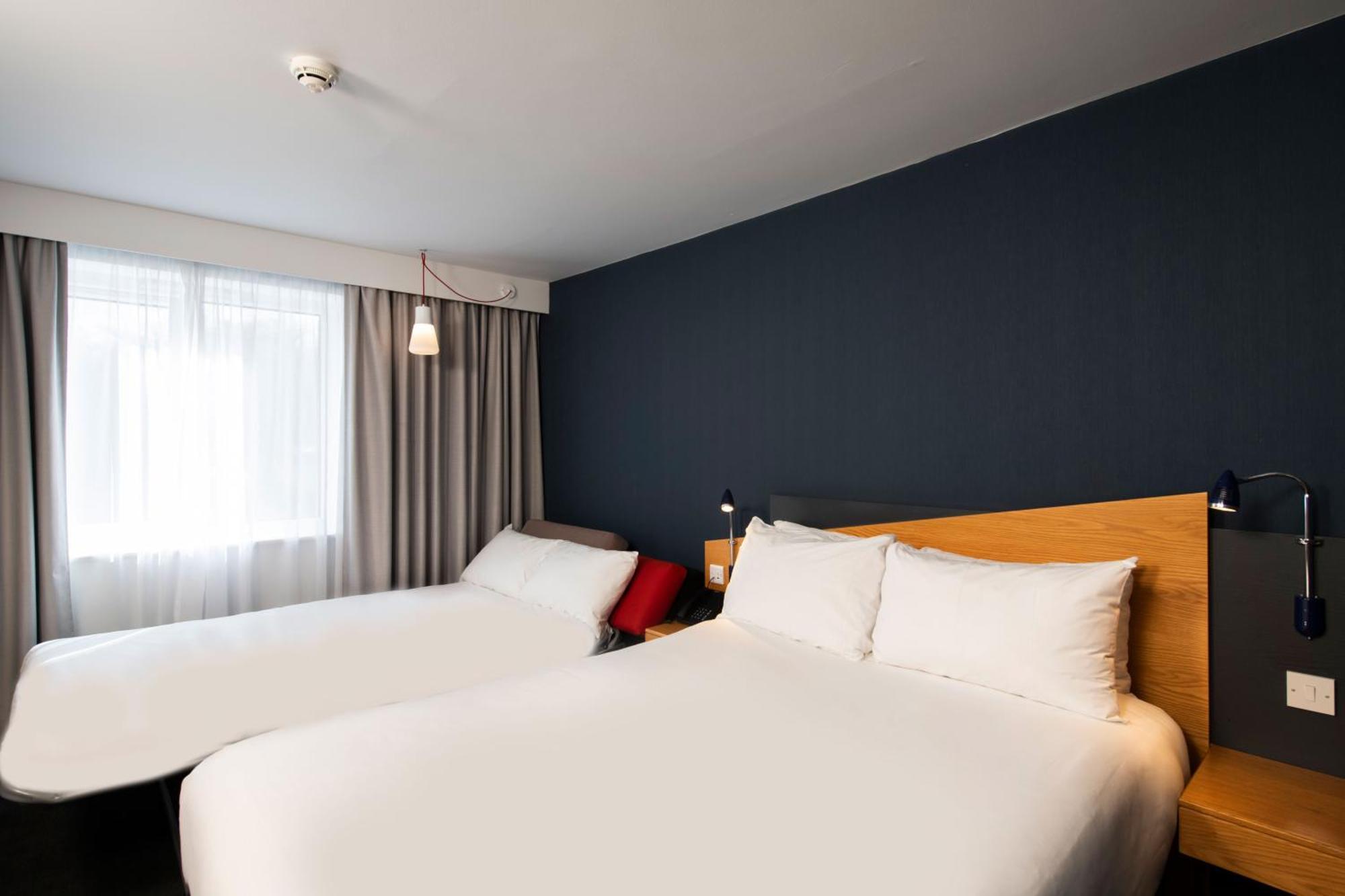 Holiday Inn Express Taunton East By Ihg Bagian luar foto