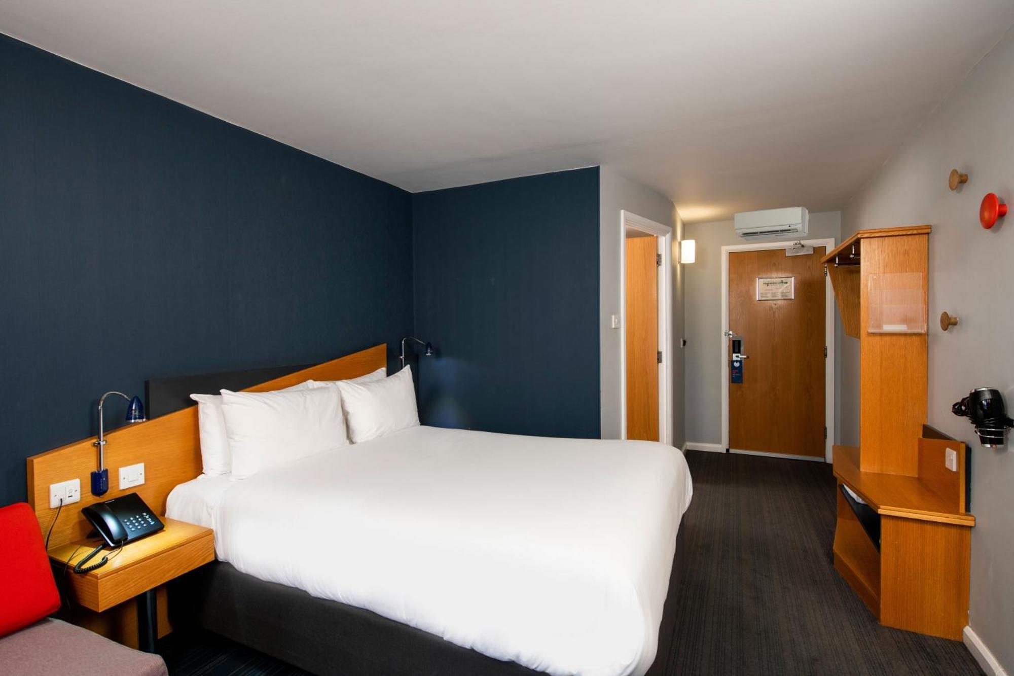 Holiday Inn Express Taunton East By Ihg Bagian luar foto