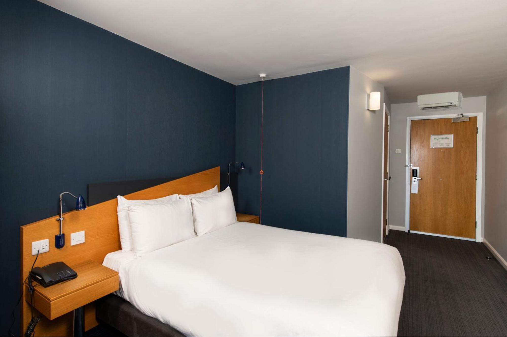Holiday Inn Express Taunton East By Ihg Bagian luar foto