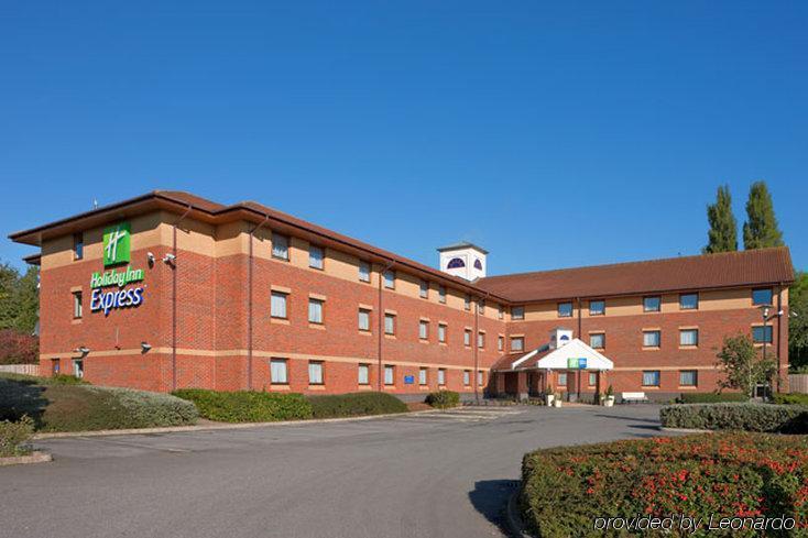 Holiday Inn Express Taunton East By Ihg Bagian luar foto