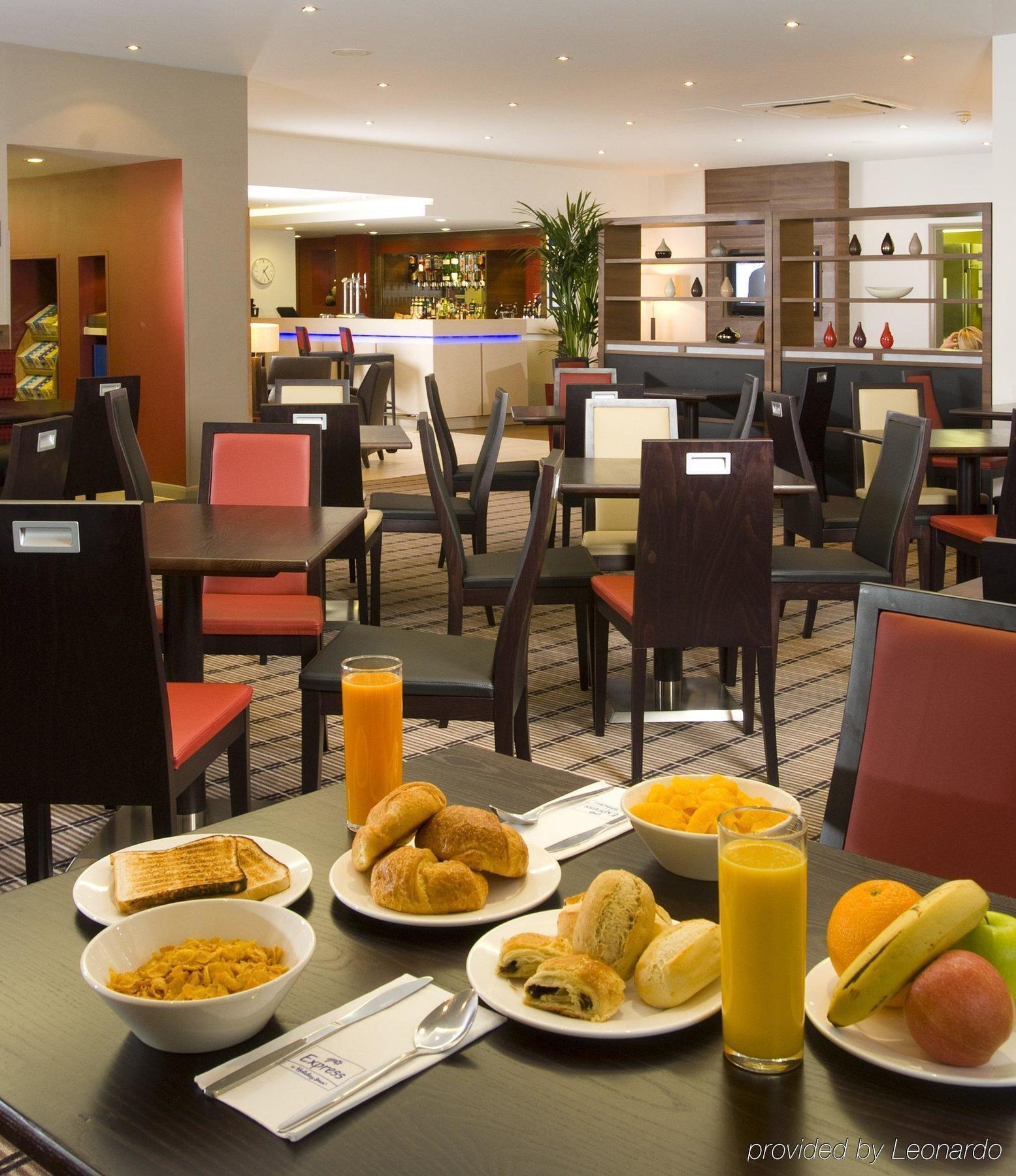 Holiday Inn Express Taunton East By Ihg Bagian luar foto