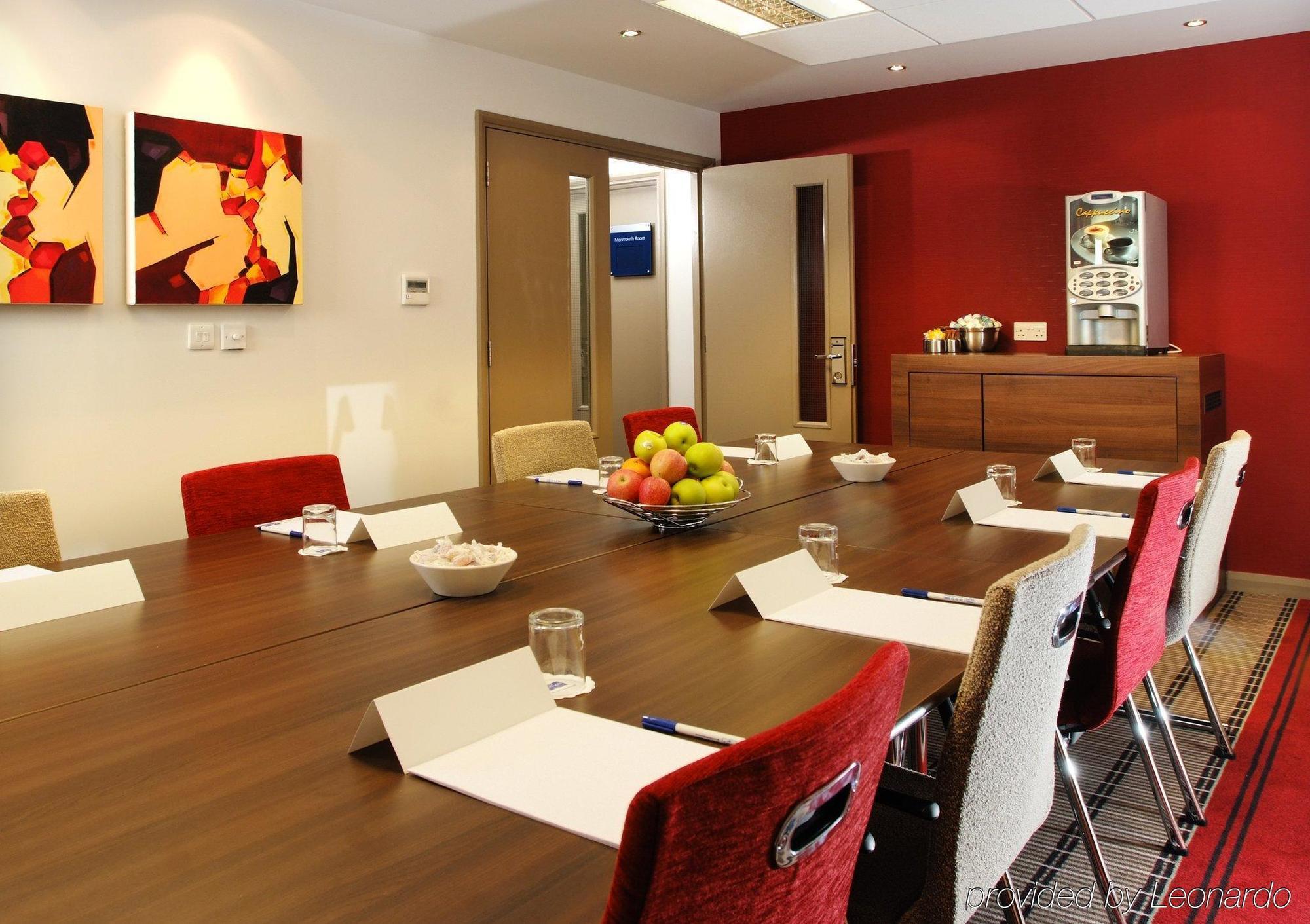 Holiday Inn Express Taunton East By Ihg Bagian luar foto