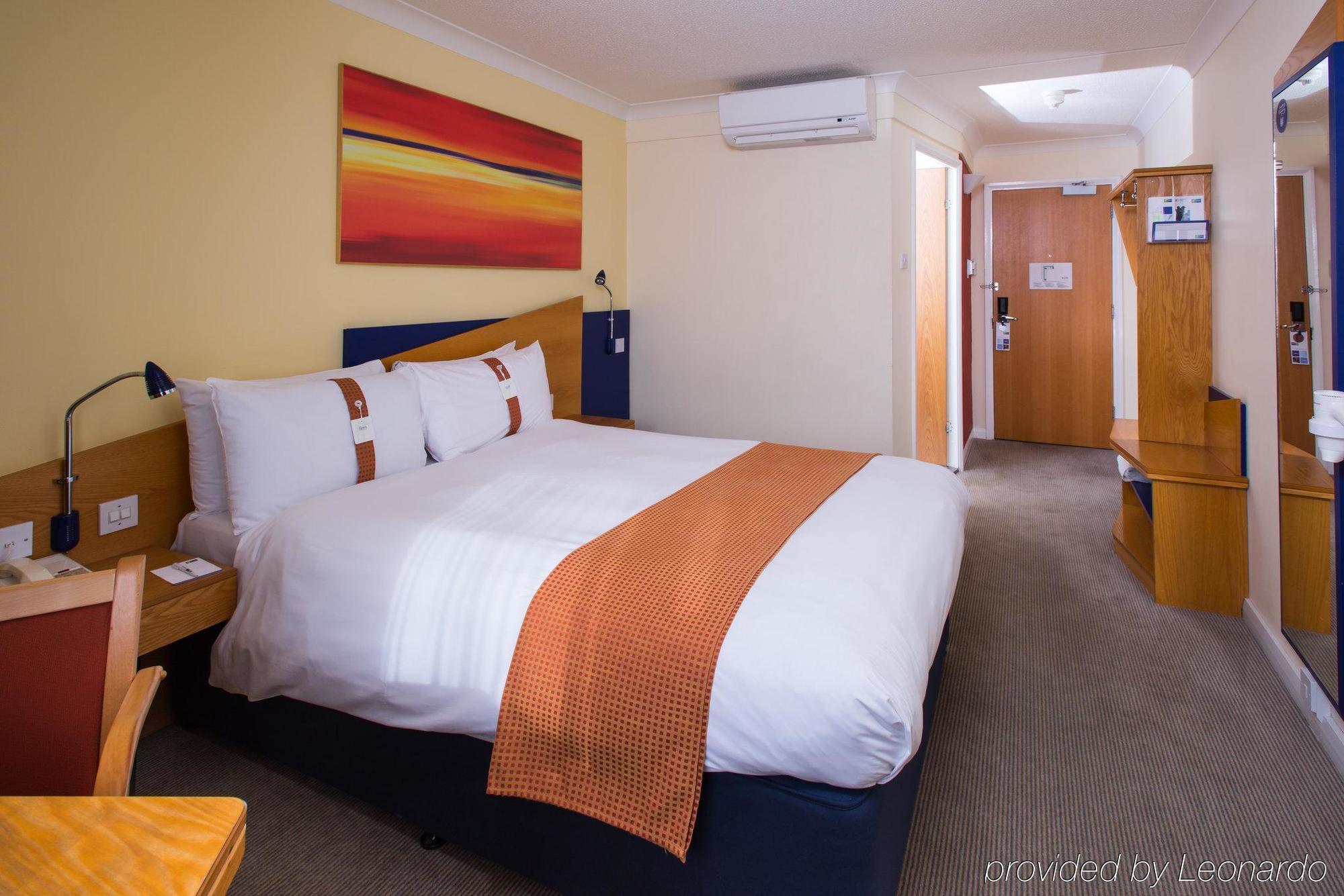 Holiday Inn Express Taunton East By Ihg Bagian luar foto