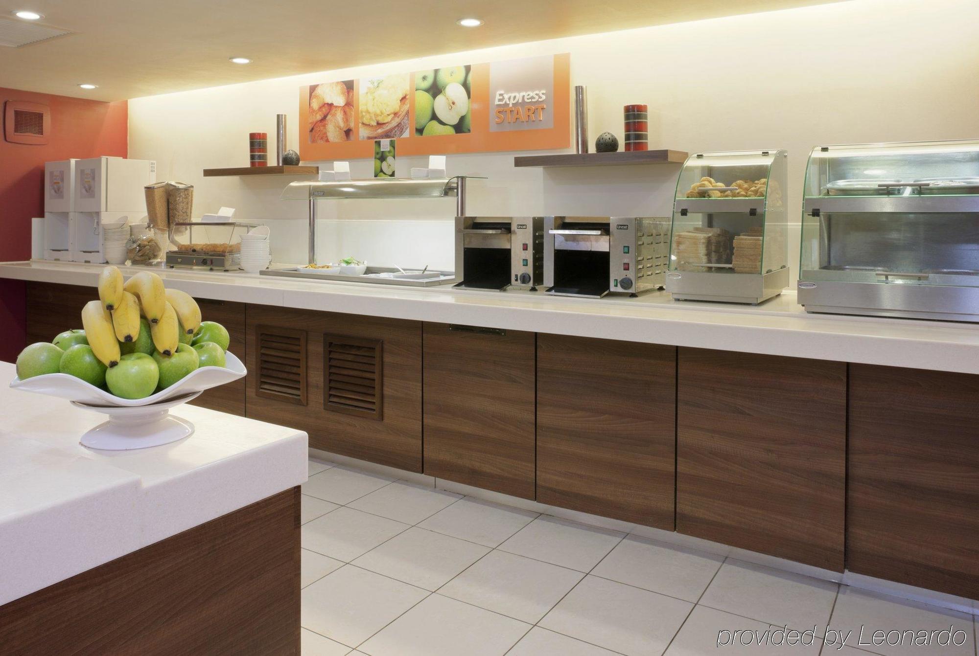 Holiday Inn Express Taunton East By Ihg Bagian luar foto