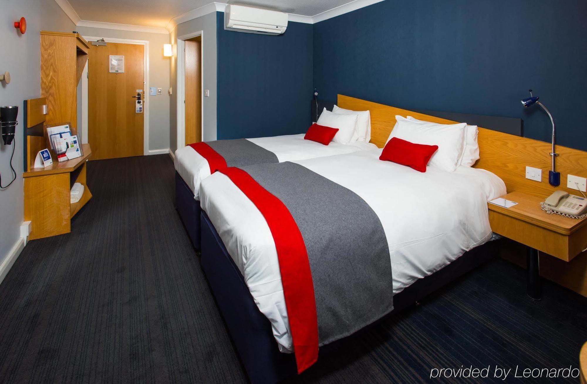 Holiday Inn Express Taunton East By Ihg Bagian luar foto