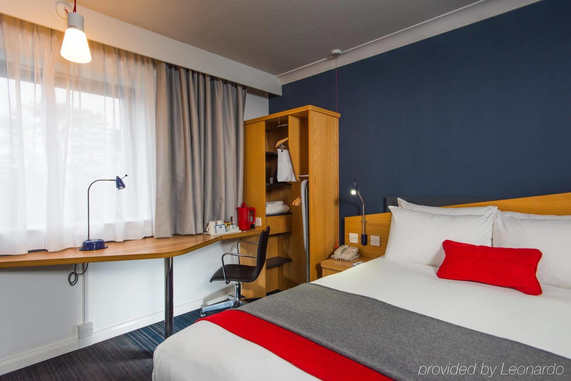 Holiday Inn Express Taunton East By Ihg Bagian luar foto