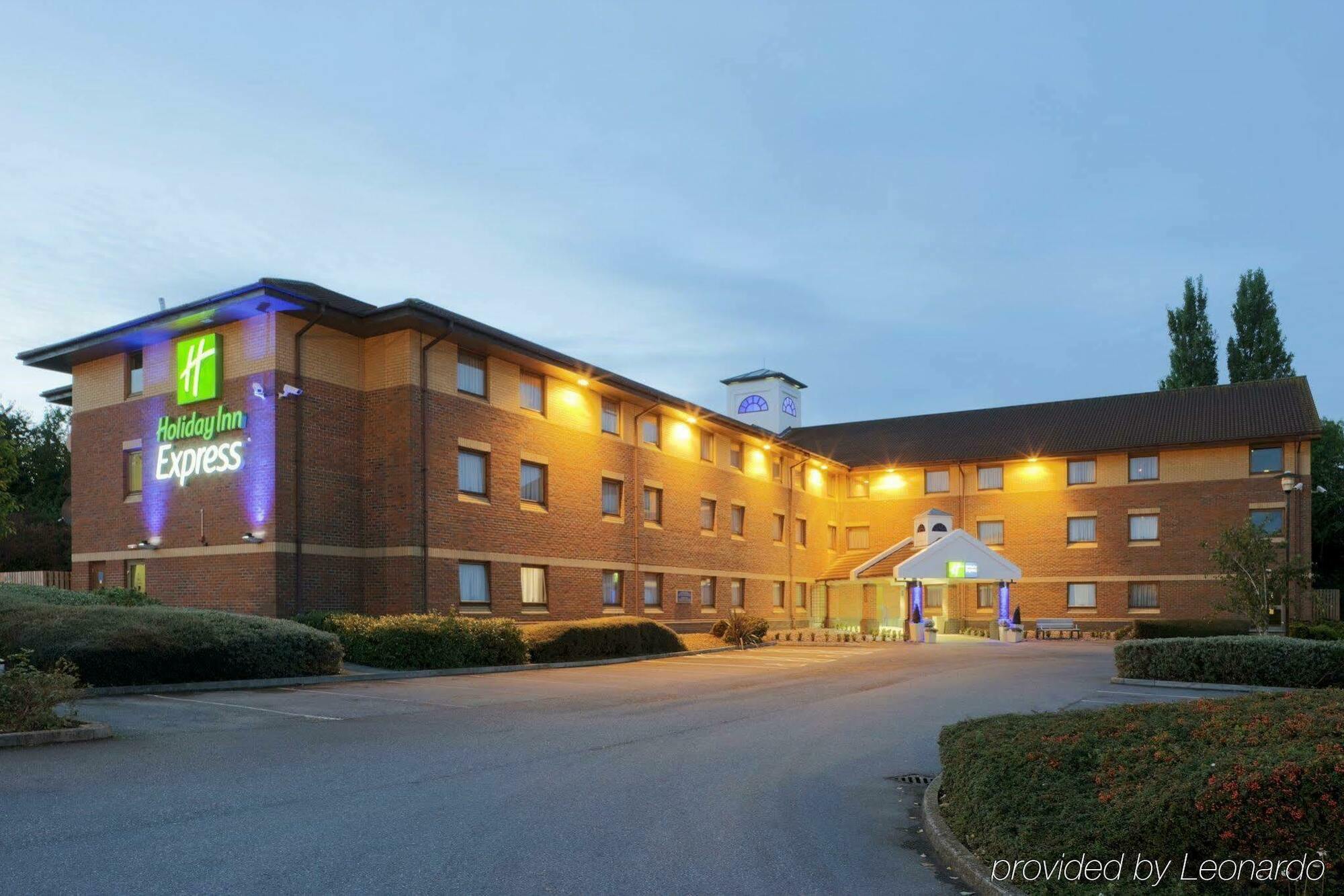 Holiday Inn Express Taunton East By Ihg Bagian luar foto