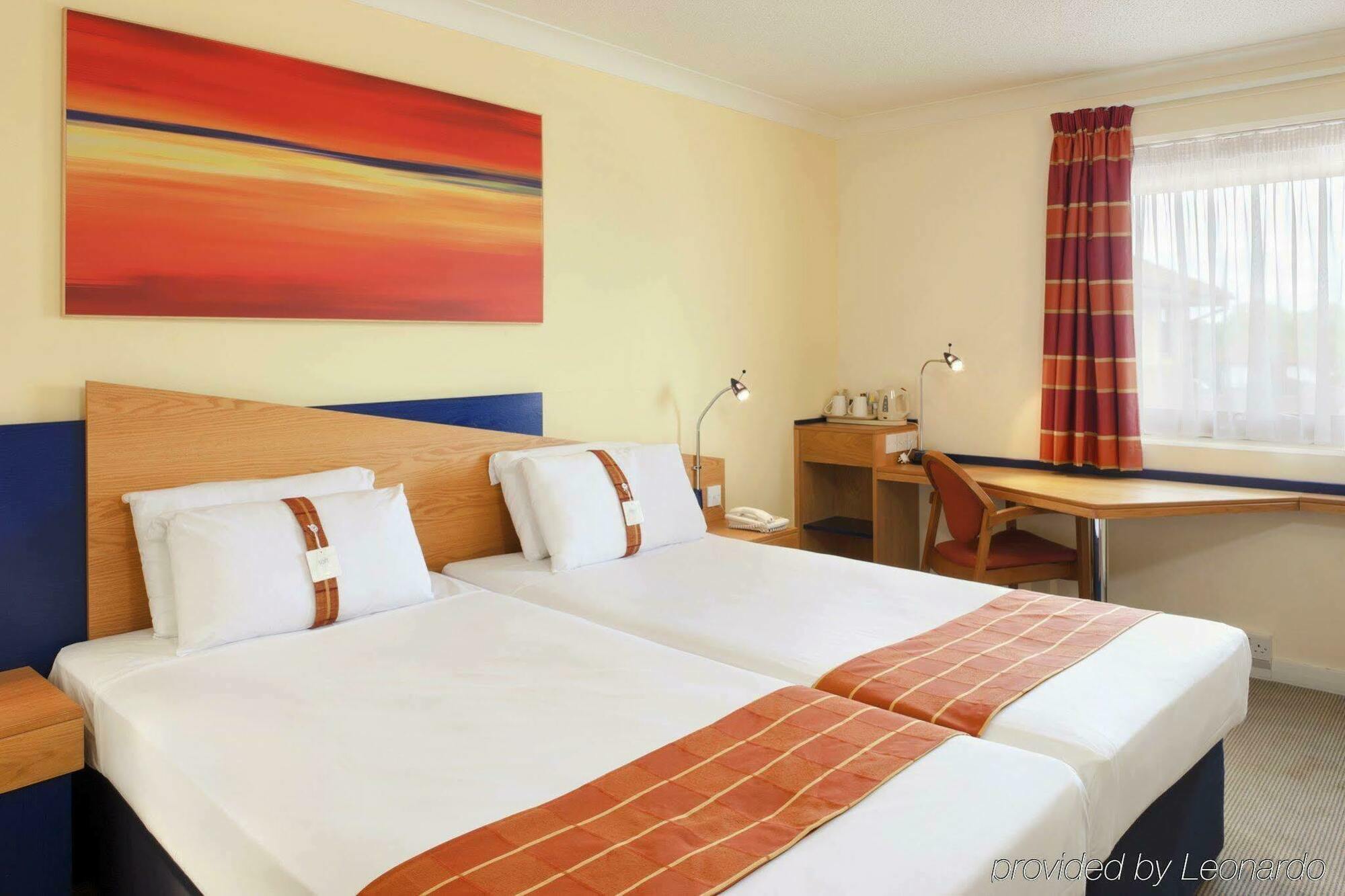 Holiday Inn Express Taunton East By Ihg Bagian luar foto